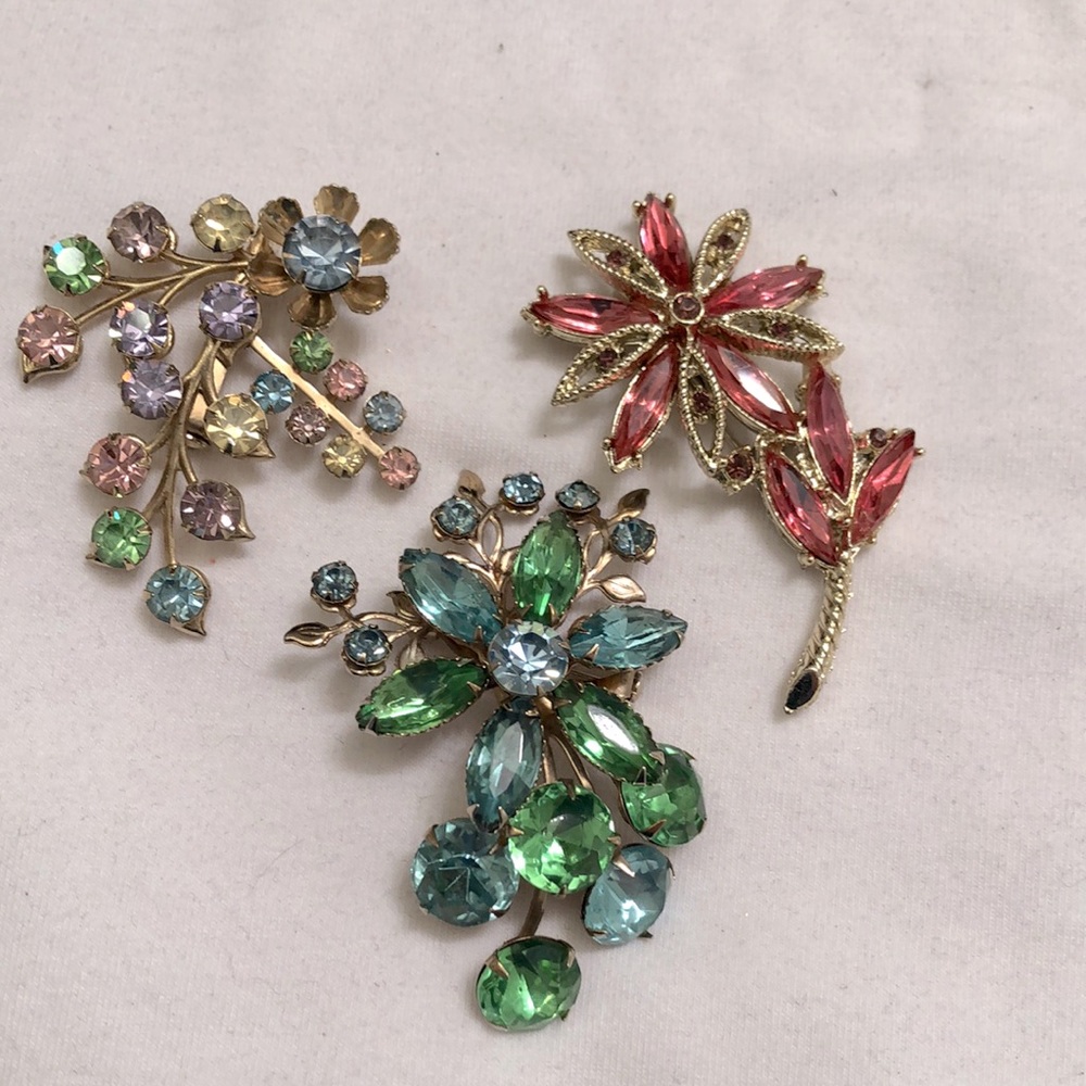 Three brooch lot Floral